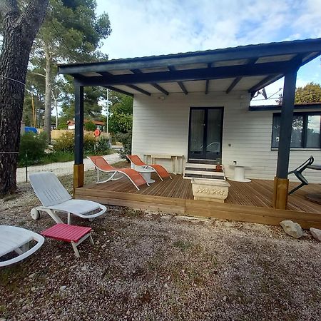 Mobilhome A Deux Pas Du Circuit Du Castellet Avec Terrasse Vue Mer Ле-Кастелле Екстер'єр фото