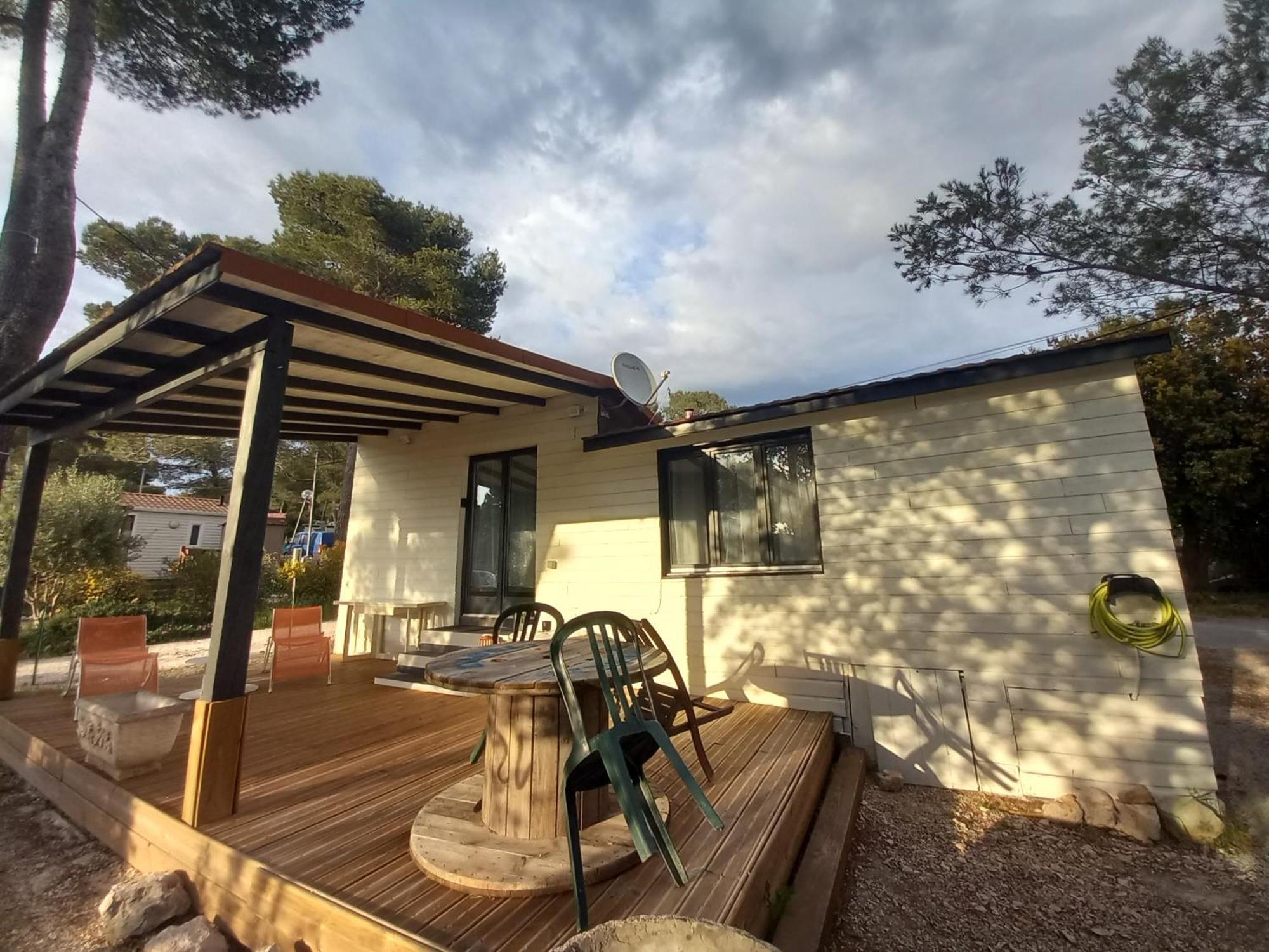 Mobilhome A Deux Pas Du Circuit Du Castellet Avec Terrasse Vue Mer Ле-Кастелле Екстер'єр фото